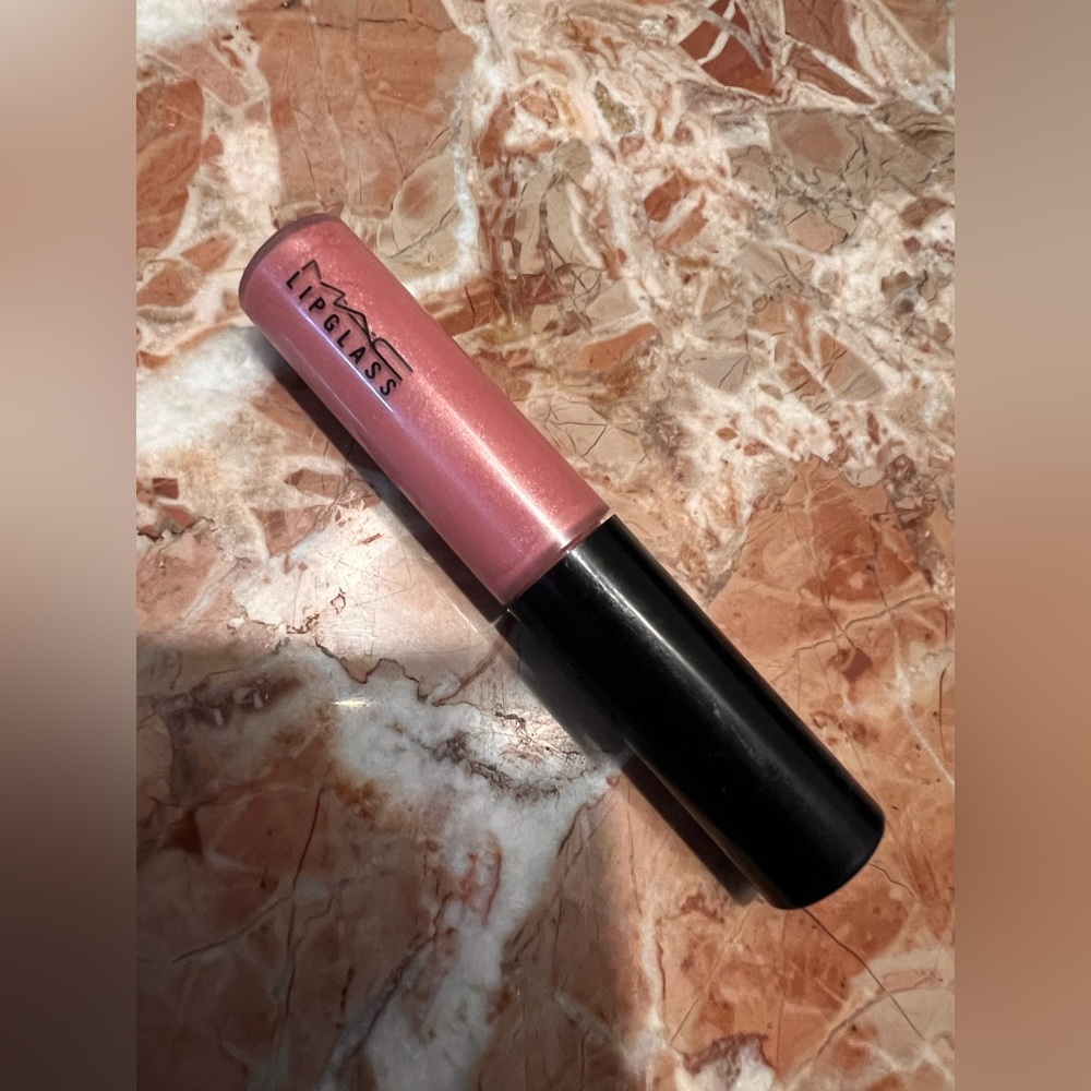 MAC Lip glass
La la 
LIBERTINE
A56